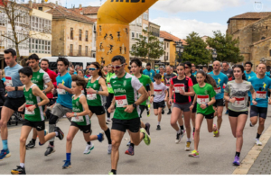 En la imagen, primeros corredores arrancando la carrera.