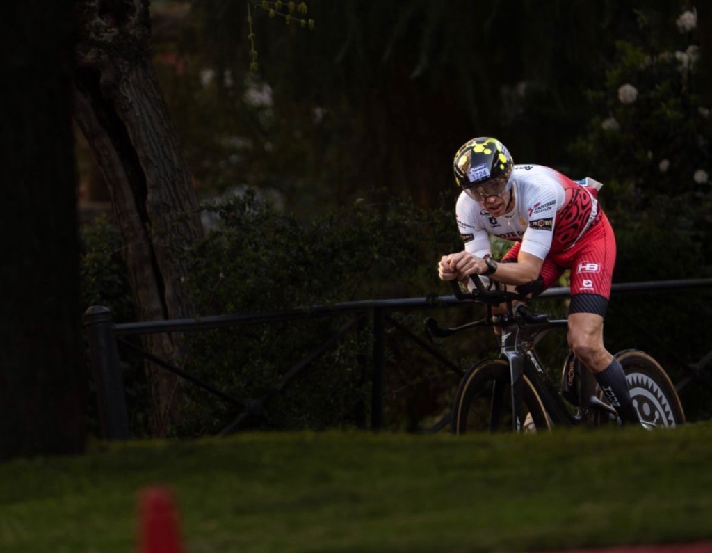 Ismael Gandarillas compitiendo en duatlón patrocinado por Barón & Barón