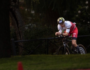 Ismael Gandarillas compitiendo en duatlón patrocinado por Barón & Barón